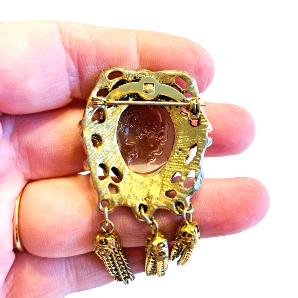 Vintage Etched Reverse Carved Glass Cameo Brooch Pin Gold Tone Chain Tassels - Picture 4 of 7